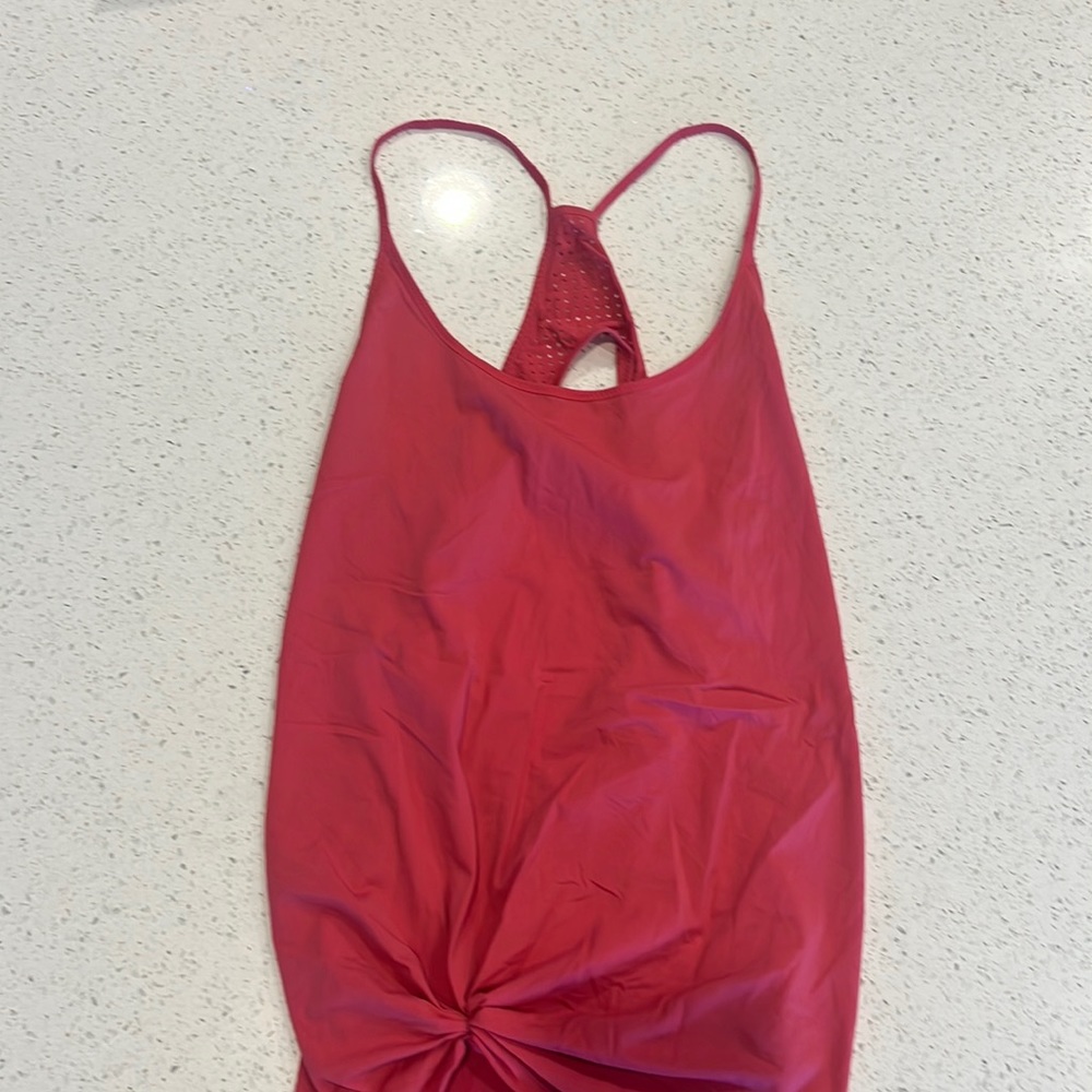 Lululemon salmon pink tank size 4